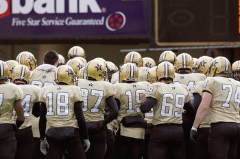 NASHVILLE, TN - NOVEMBER 22:  The Vanderbilt Commodores huddle before the game of the Tennessee Volunteers at Vanderbilt Stadium on November 22, 2008 in Nashville, North Carolina.  (Photo by Kevin C. Cox/Getty Images)