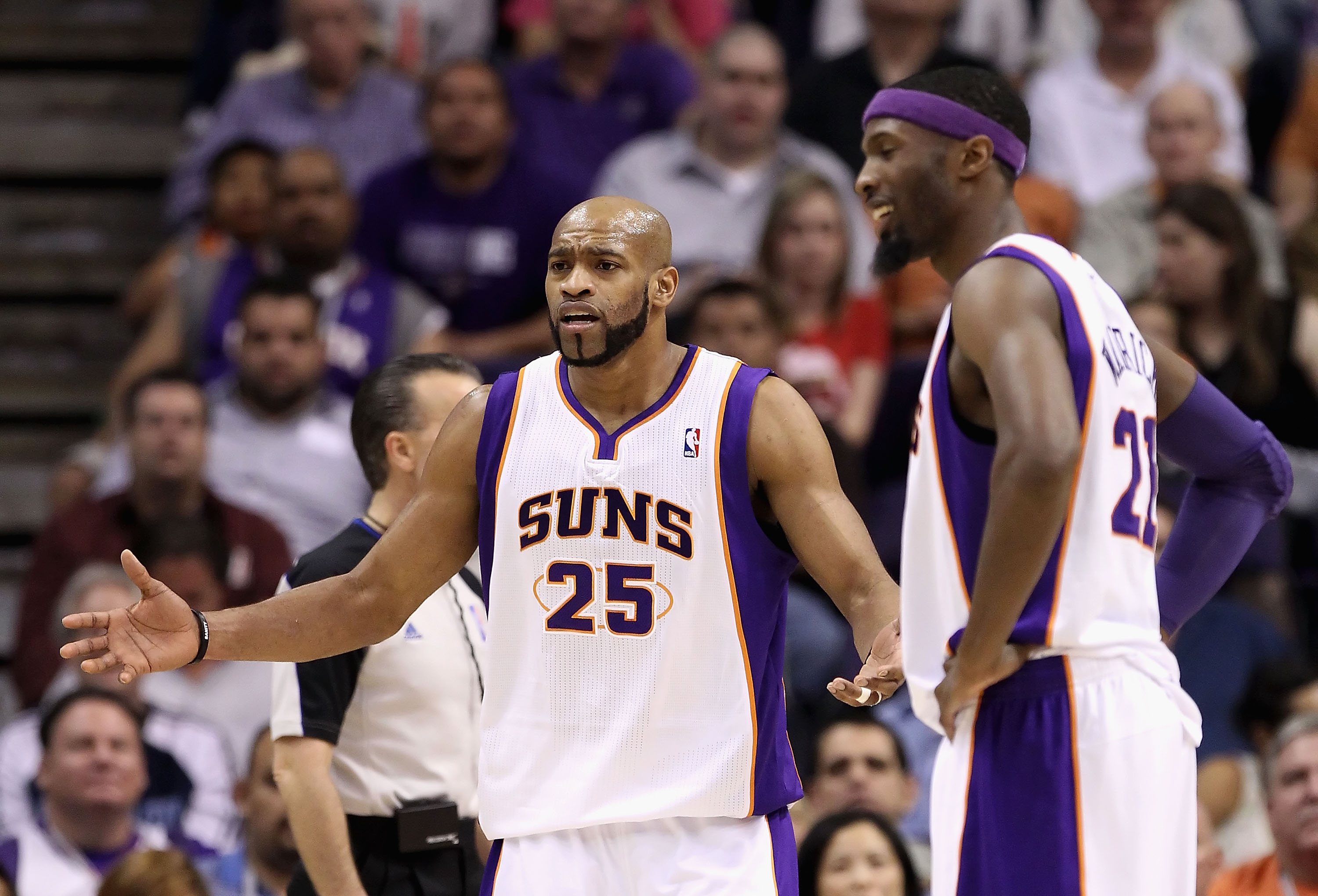 SPORTY STREETER: Should Vince Carter's Raps jersey be retired?
