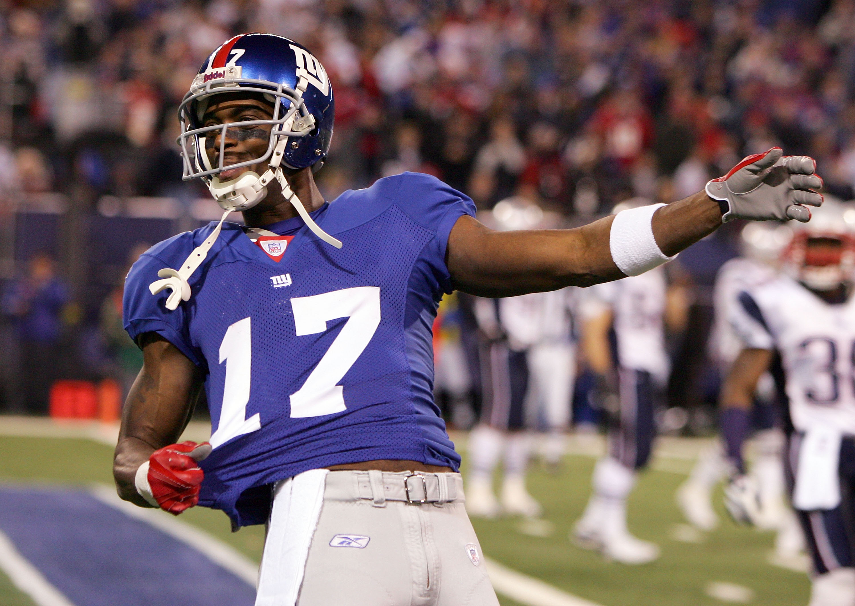 EAST RUTHERFORD, NJ - DECEMBER 29:  Plaxico Burress #17 of the New York Giants calls for pass interference after a play in the endzone against the New England Patriots on December 29, 2007 at Giants Stadium in East Rutherford, New Jersey.  (Photo by Jim M