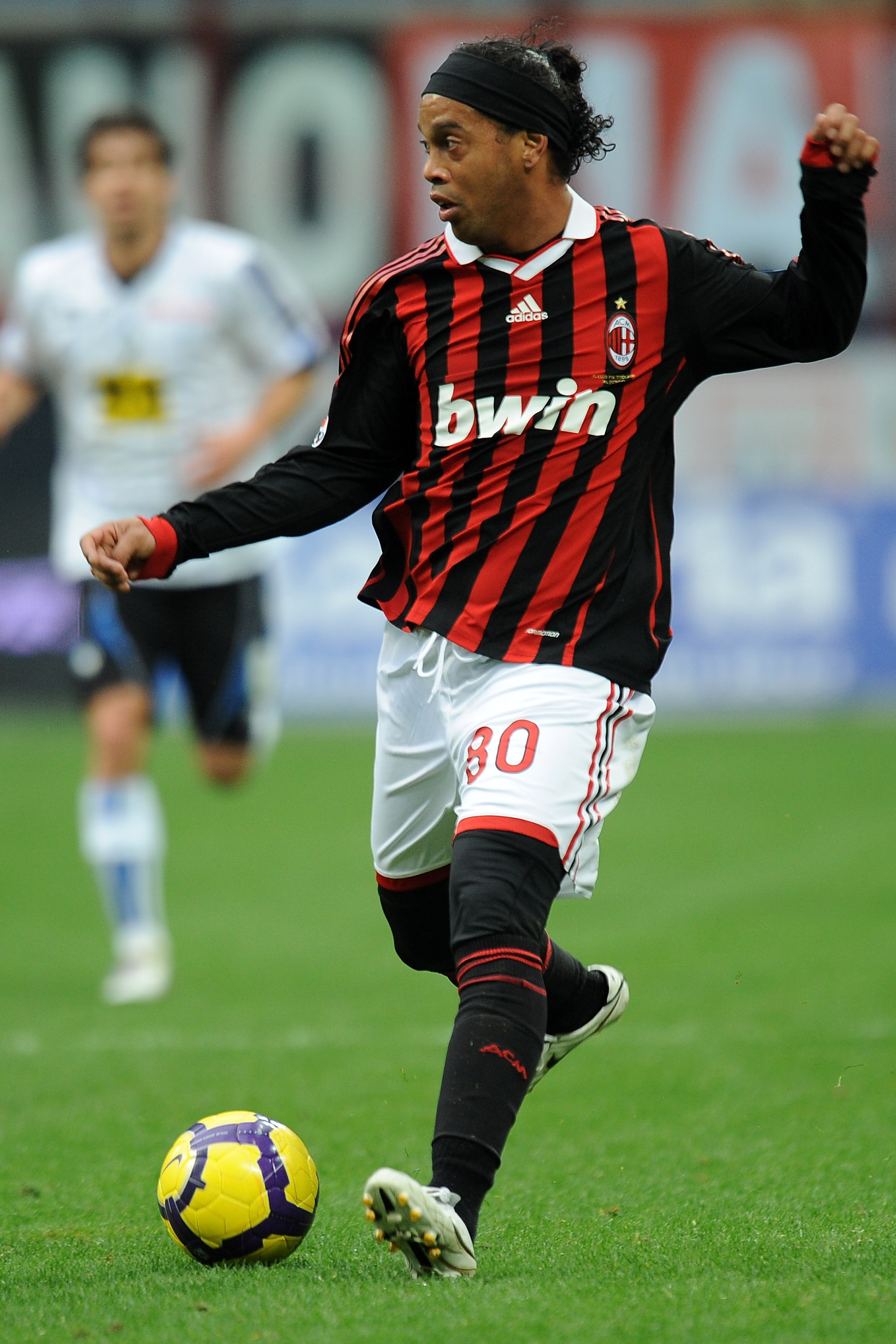 MILAN, ITALY - FEBRUARY 28:  Ronaldinho of Milan in action during the Serie A match between Milan and Atalanta at Stadio Giuseppe Meazza on February 28, 2010 in Milan, Italy.  (Photo by Tullio M. Puglia/Getty Images)