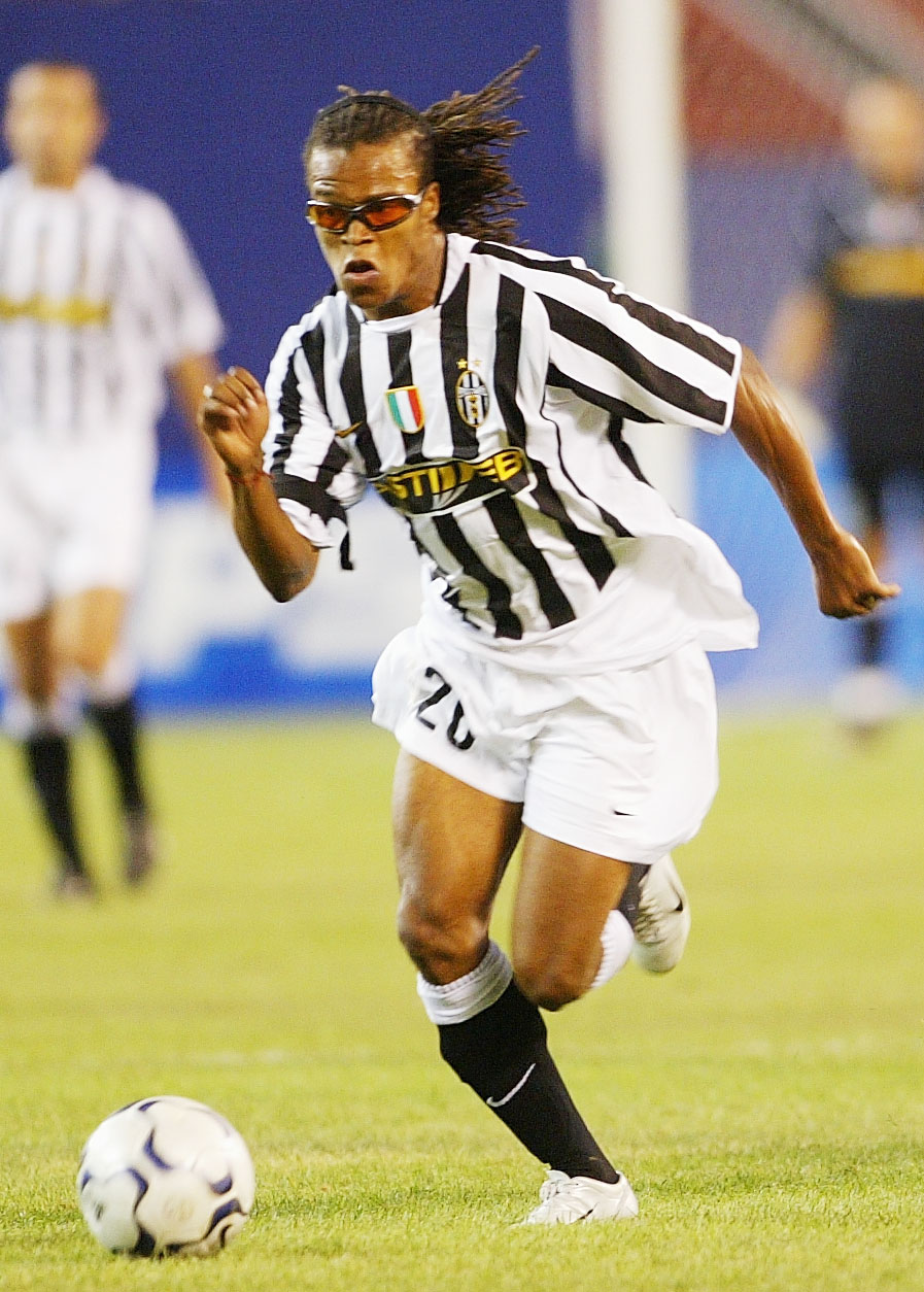 NEW JERSEY, NJ - JULY 31:  Edgar Davids of Juventus  during the Champions World Series game between Manchester United and Juventus on July 31, 2003 at the Giants Stadium in East Rutherford, New Jersey. (Photo by Laurence Griffiths/Getty Images)