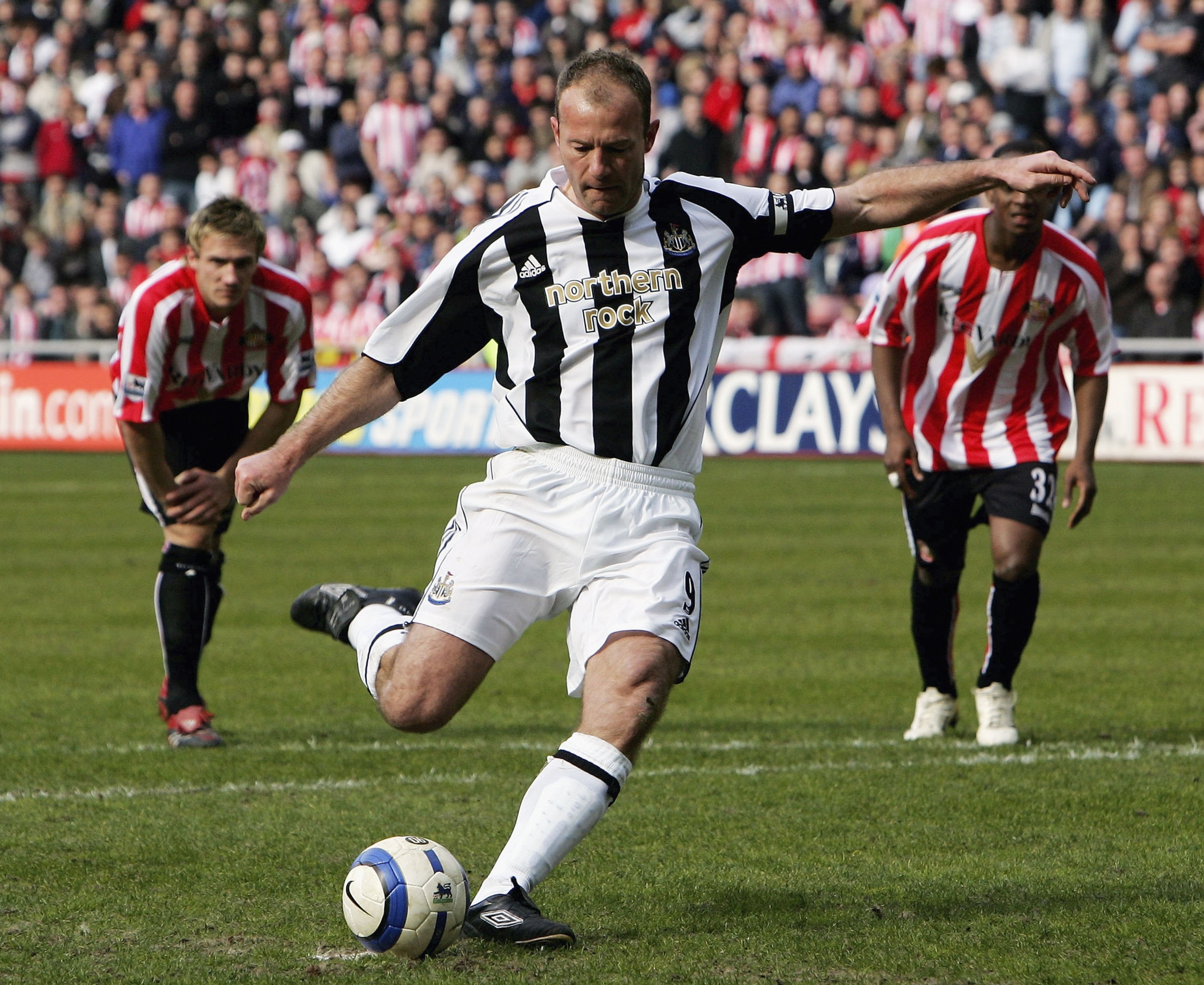 SUNDERLAND, UNITED KINGDOM - APRIL 17:  Newcastle captain Alan Shearer scores the second goal during the Barclays Premiership match between Sunderland and Newcastle United at The Stadium of Light on April 17 2006 in Sunderland, England  (Photo by Stu Fors