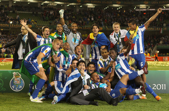 DUBLIN, IRELAND - MAY 18:  FC Porto players pose with the Europa league trophy during the UEFA Europa League Final between FC Porto and SC Braga at Dublin Arena on May 18, 2011 in Dublin, Ireland.  (Photo by Scott Heavey/Getty Images)