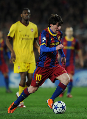 BARCELONA, SPAIN - MARCH 08:  Lionel Messi of Barcelona controls the ball during the UEFA Champions League round of 16 second leg match between Barcelona and Arsenal on March 8, 2011 in Barcelona, Spain.  (Photo by Jasper Juinen/Getty Images)