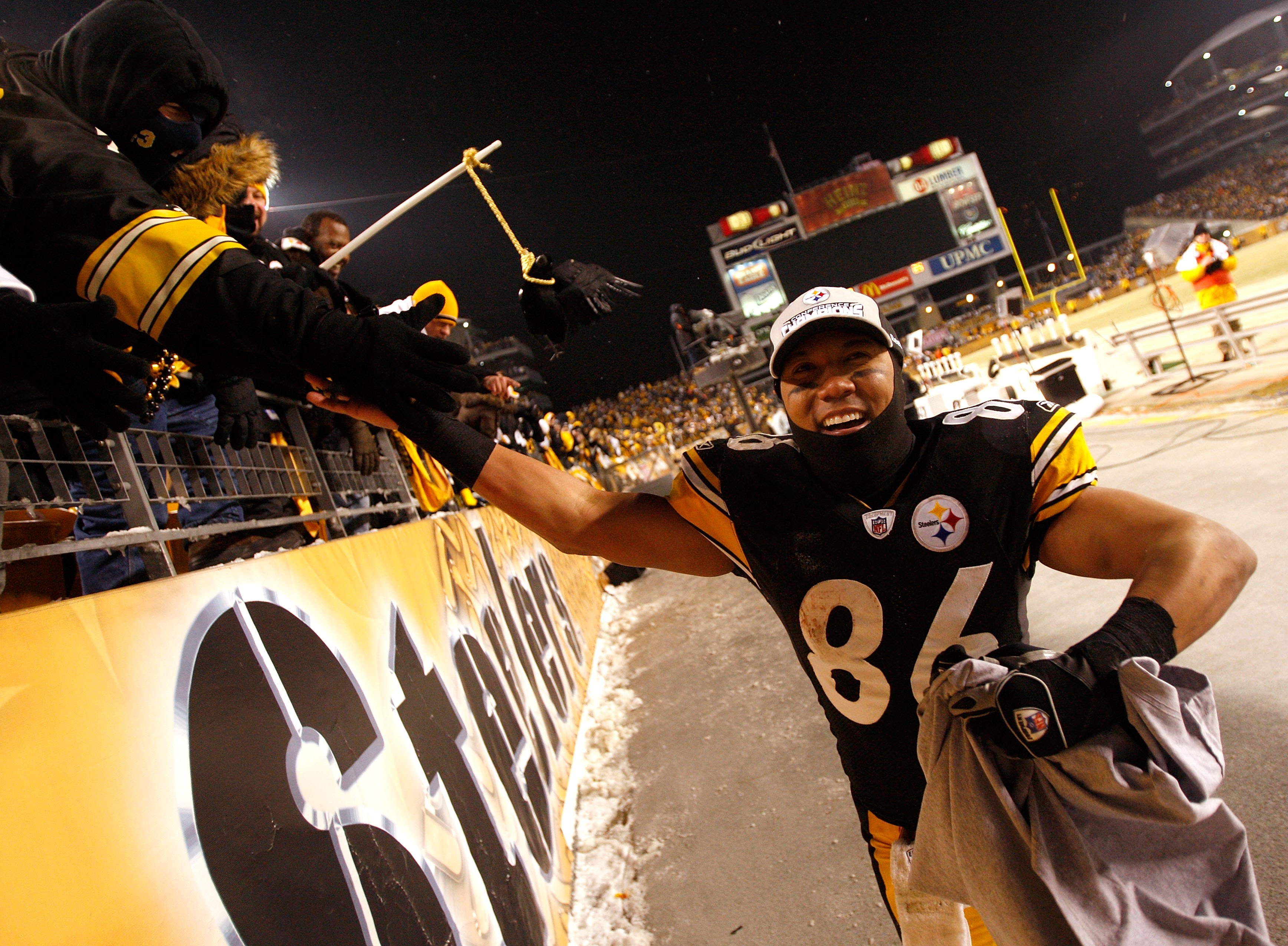 Ashes spread at Heinz Field after Steelers' win under investigation 