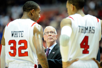 ANAHEIM, CA - MARCH 24:  Head coach Steve Fisher of the San Diego State Aztecs talks with Billy White #32 and Malcolm Thomas #4 on the sidelines during the west regional semifinal of the 2011 NCAA men's basketball tournament at the Honda Center on March 2