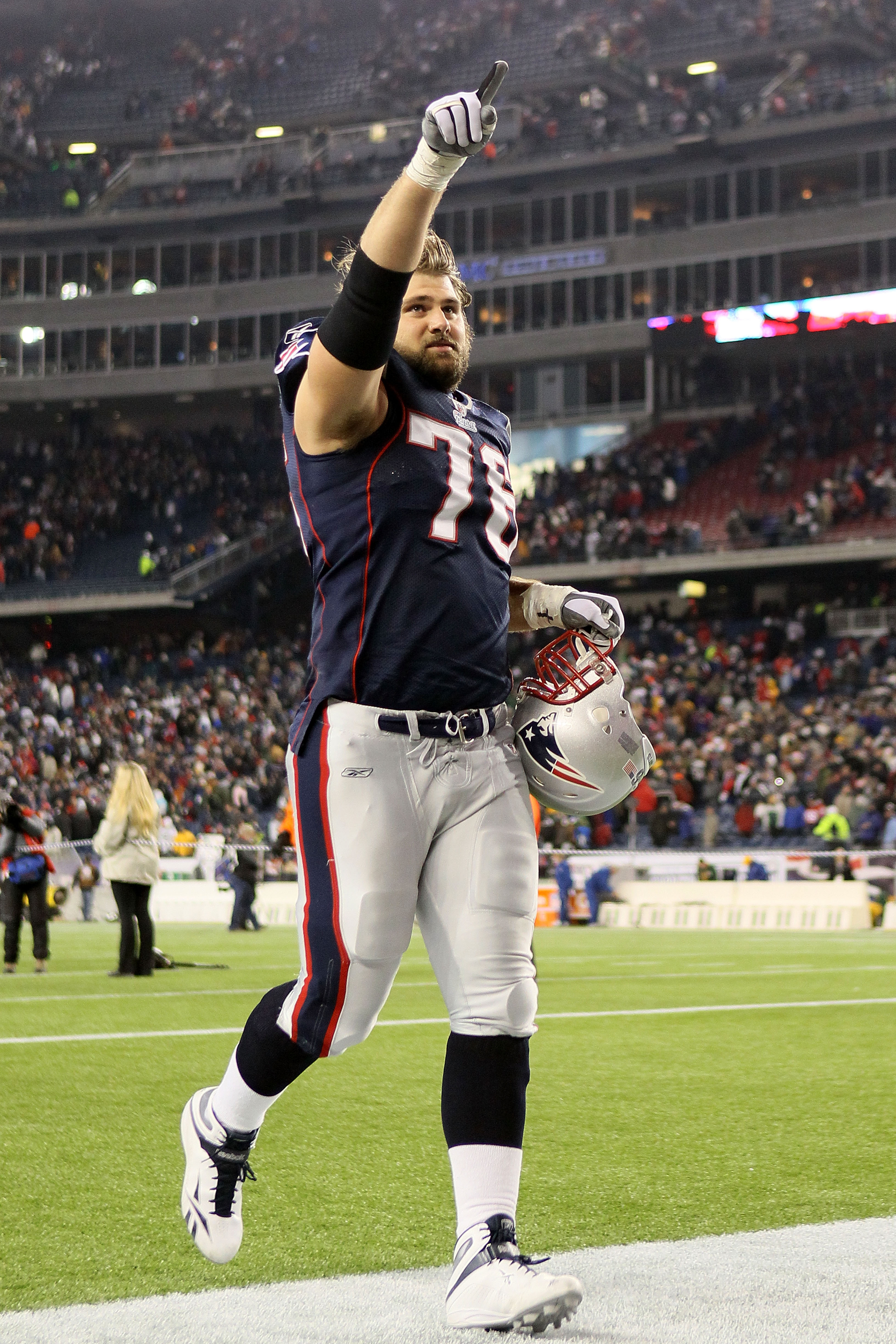 Patriots right tackle Sebastian Vollmer turns 31