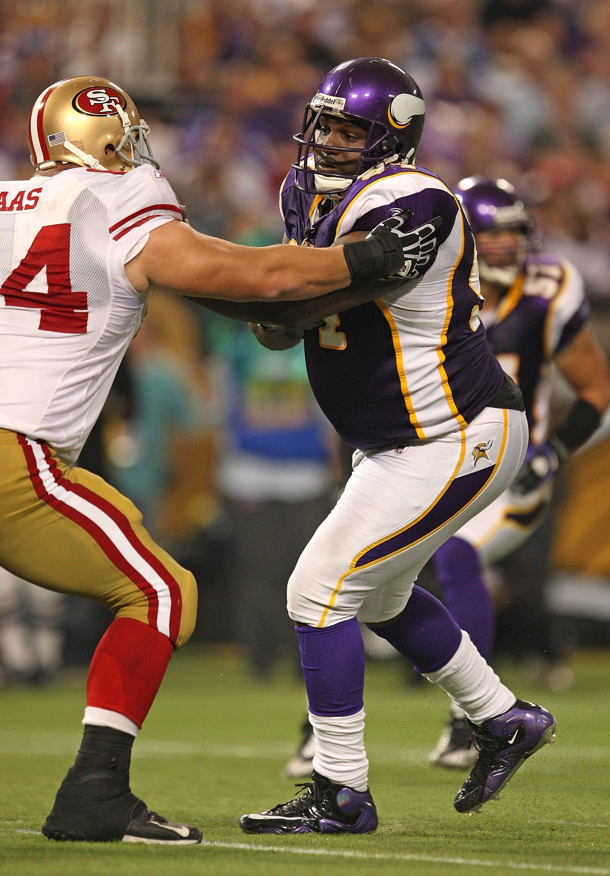 Minnesota Vikings defensive lineman Pat Williams (94) pressures