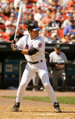 FLUSHING, NY - APRIL 16:  Mike Piazza #31 of the New York Mets bats against the Florida Marlins during the game at Shea Stadium on April 16, 2005 in Flushing, New York. The Mets won 4-3. (Photo by Ezra Shaw /Getty Images)