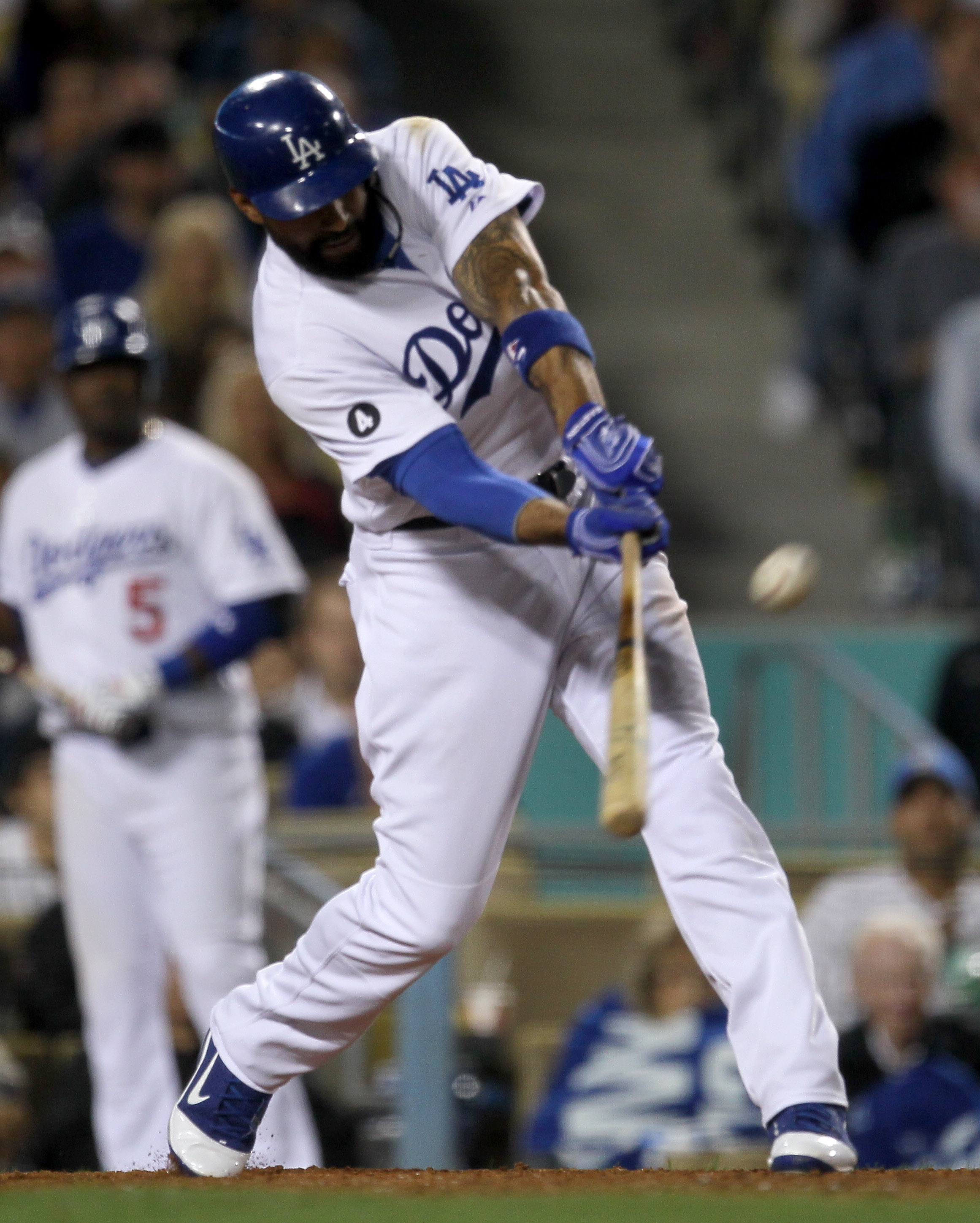 Andre Ethier sparks Dodgers' fifth consecutive win, 5-2 over Cubs
