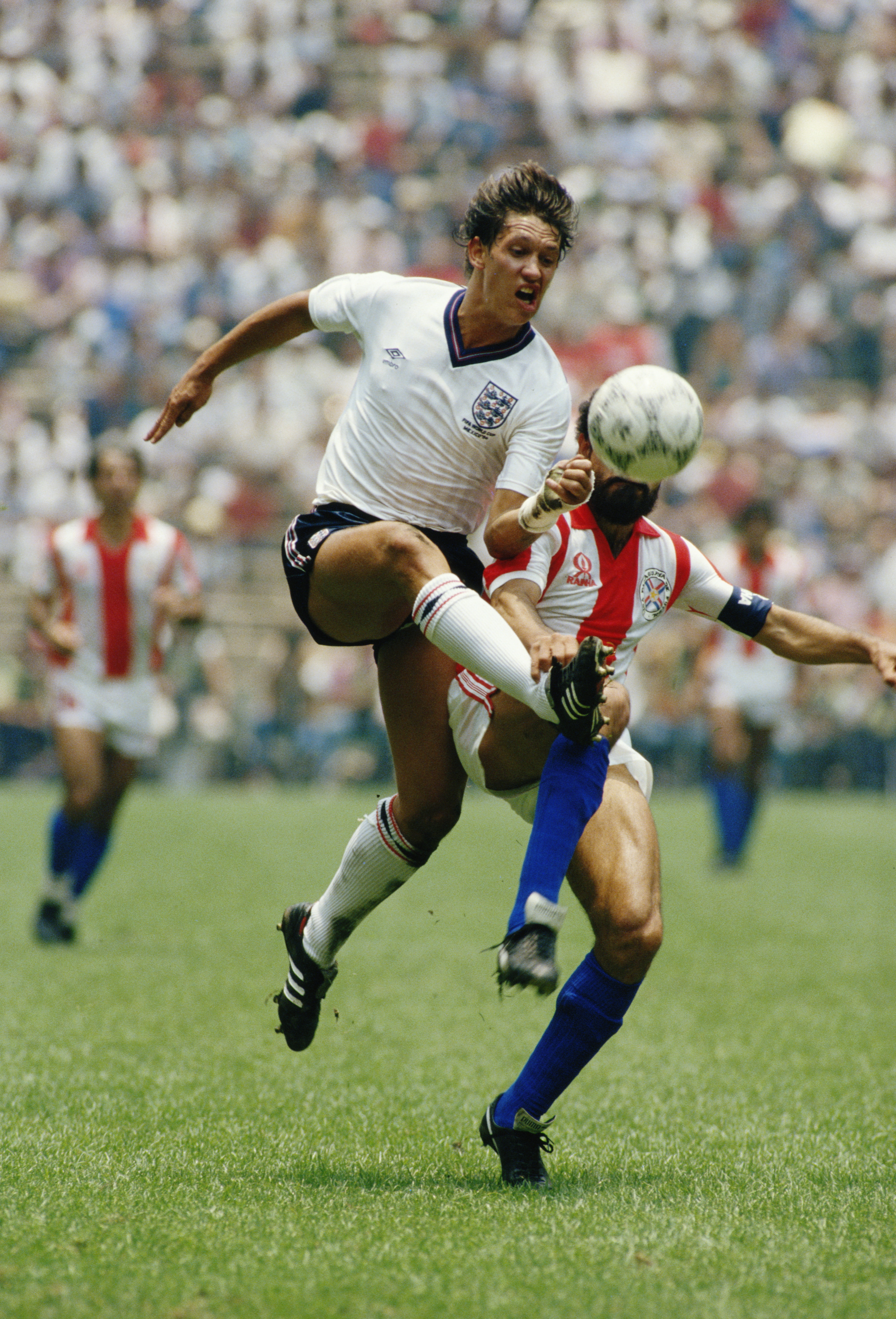 18 Jun 1986:  Gary Lineker of England in action during the World Cup Group match against Paraguay at the Azteca Stadium in Mexico City. England won the match 3-0.  \ Mandatory Credit: David  Cannon/Allsport