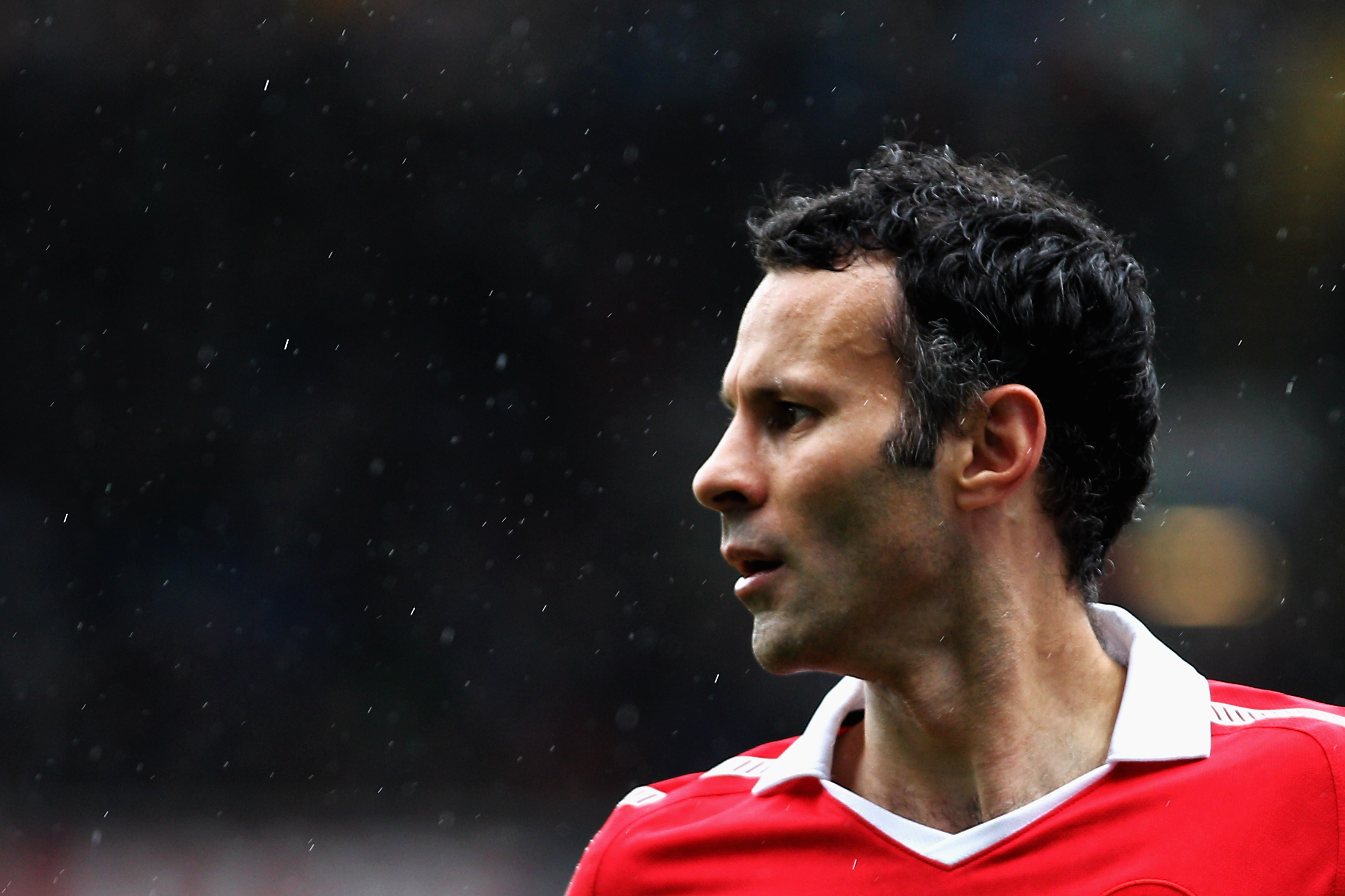 BLACKBURN, ENGLAND - MAY 14:  Ryan Giggs of Manchester United looks on during the Barclays Premier League match between Blackburn Rovers and Manchester United at Ewood park on May 14, 2011 in Blackburn, England.  (Photo by Dean Mouhtaropoulos/Getty Images