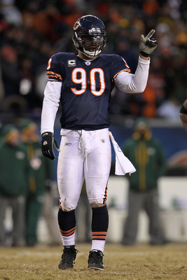 CHICAGO, IL - JANUARY 23:  Julius Peppers #90 of the Chicago Bears reacts while taking on the Green Bay Packers in the NFC Championship Game at Soldier Field on January 23, 2011 in Chicago, Illinois.  (Photo by Jamie Squire/Getty Images)