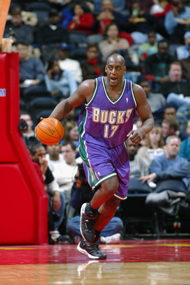 ATLANTA - DECEMBER 5:  Anthony Mason #17 of the Milwaukee Bucks drives the ball up court during the NBA game against the Atlanta Hawks at Phillips Arena on December 5, 2002 in Atlanta, Georgia.  The Hawks won 98-80.  NOTE TO USER: User expressly acknowled
