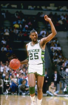 1989:  Paul Pressey of the Milwaukee Bucks dribbles the ball down the court during a game at the Bradley Center in Milwaukee, Wisconsin. Mandatory Credit: Jonathan Daniel  /Allsport