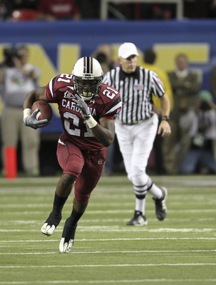 ATLANTA - DECEMBER 4:  Running back Marcus Lattimore #21 of the South Carolina Gamecocks runs with the ball during the 2010 SEC Championship against the Auburn Tigers at Georgia Dome on December 4, 2010 in Atlanta, Georgia. (Photo by Mike Zarrilli/Getty I