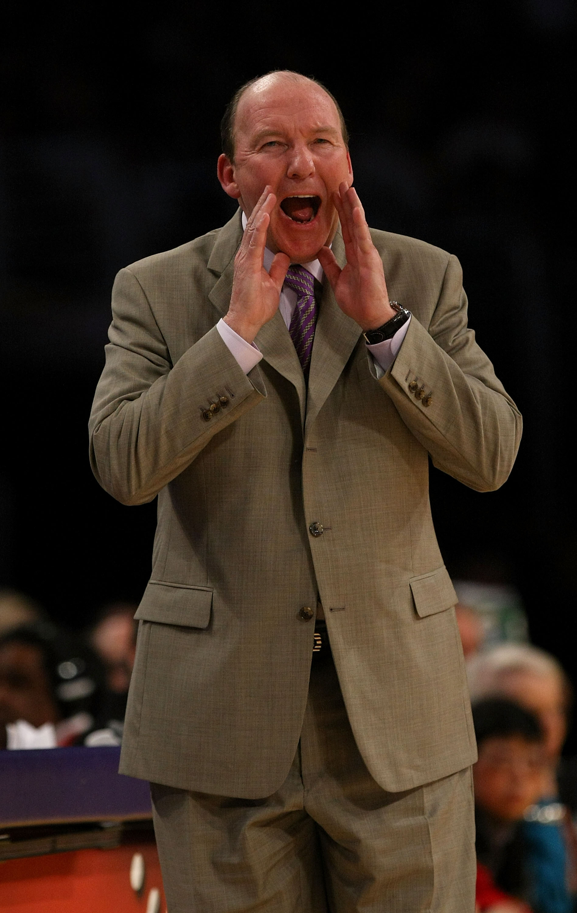 LOS ANGELES, CA - JANUARY 15:  Head coach Mike Dunleavy of the Los Angeles Clippers calls out during the game against the Los Angeles Lakers on January 15, 2010 at Staples Center in Los Angeles, California. The Lakers won 126-86. NOTE TO USER: User expres