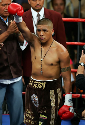 LAS VEGAS - JULY 15:  Fernando Vargas before his junior middleweight rematch fight at the MGM Grand Garden Arena July 15, 2006 in Las Vegas, Nevada. Shane Mosley defeated Vargas by 6th round TKO.  (Photo by Ethan Miller/Getty Images)