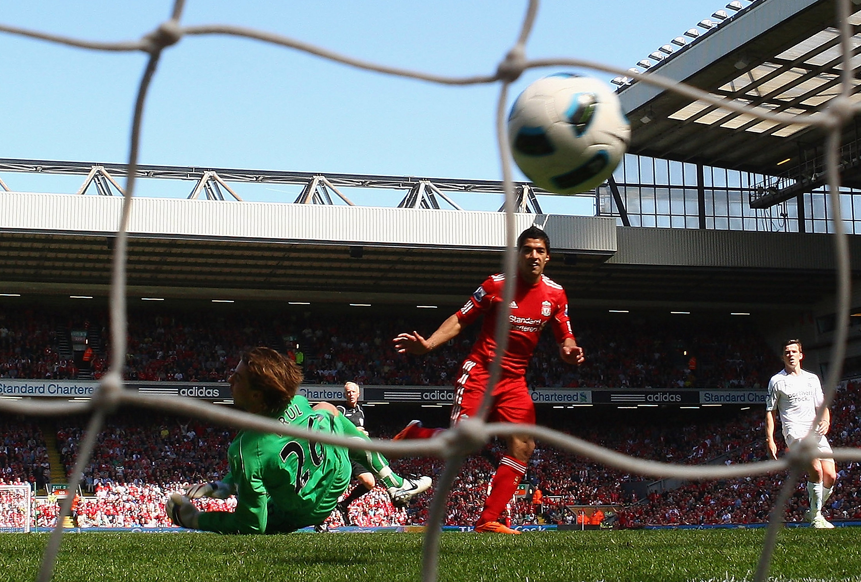 LIVERPOOL, ENGLAND - MAY 01:  Luis Suarez of Liverpool scores the third goal during the Barclays Premier League match between Liverpool  and Newcastle United at Anfield on May 1, 2011 in Liverpool, England.  (Photo by Clive Brunskill/Getty Images)