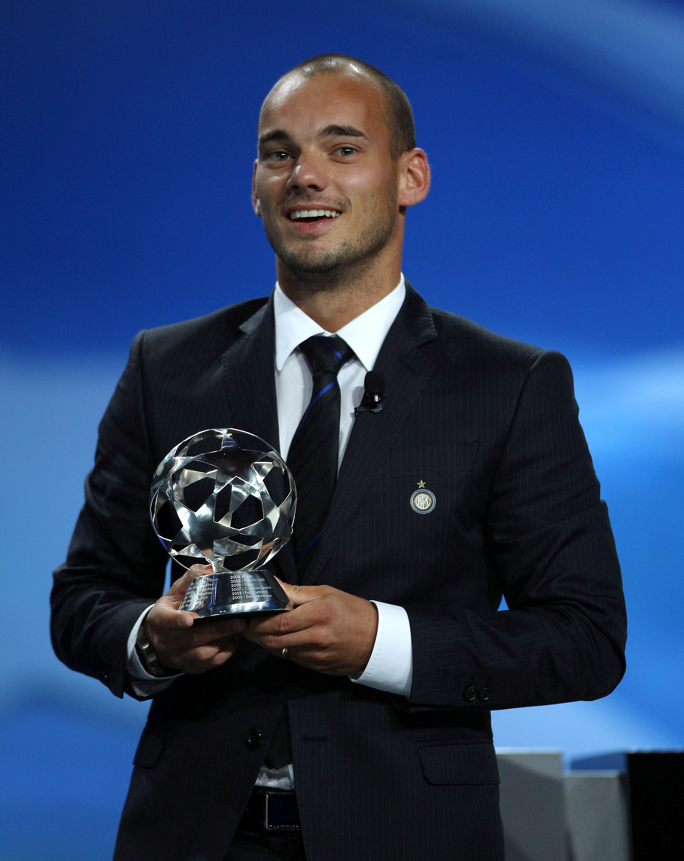 MONACO - AUGUST 26:  Wesley Sneijder of Inter Milan receives the UEFA midfielder of the year trophy during the UEFA Champions League Group Stage draw at the Grimaldi Forum on August 26, 2010 in Monaco, Monaco.  (Photo by Michael Steele/Getty Images)
