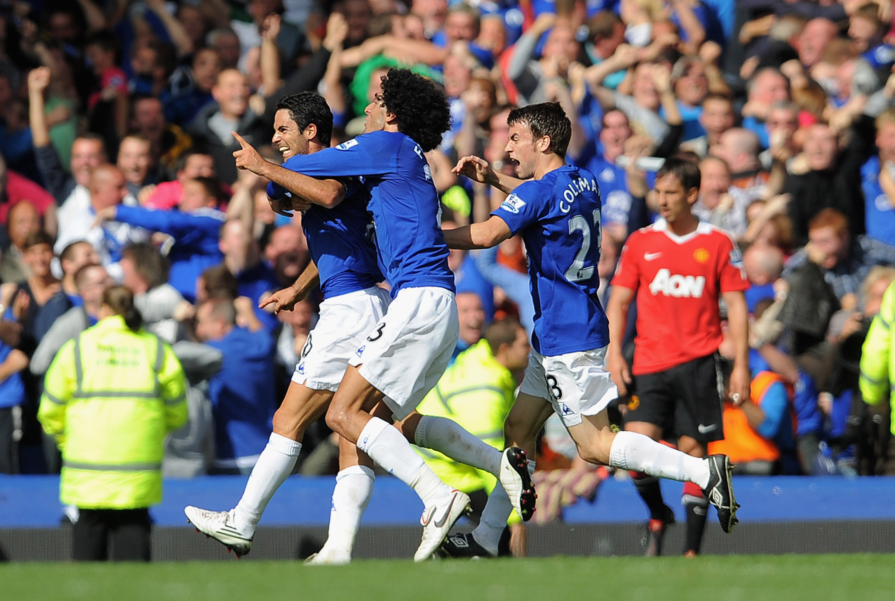 LIVERPOOL, ENGLAND - SEPTEMBER 11:  Mikel Arteta of Everton celebrates scoring to make it 3-3 with team mates during the Barclays Premier League match between Everton and Manchester United at Goodison Park on September 11, 2010 in Liverpool, England.  (Ph
