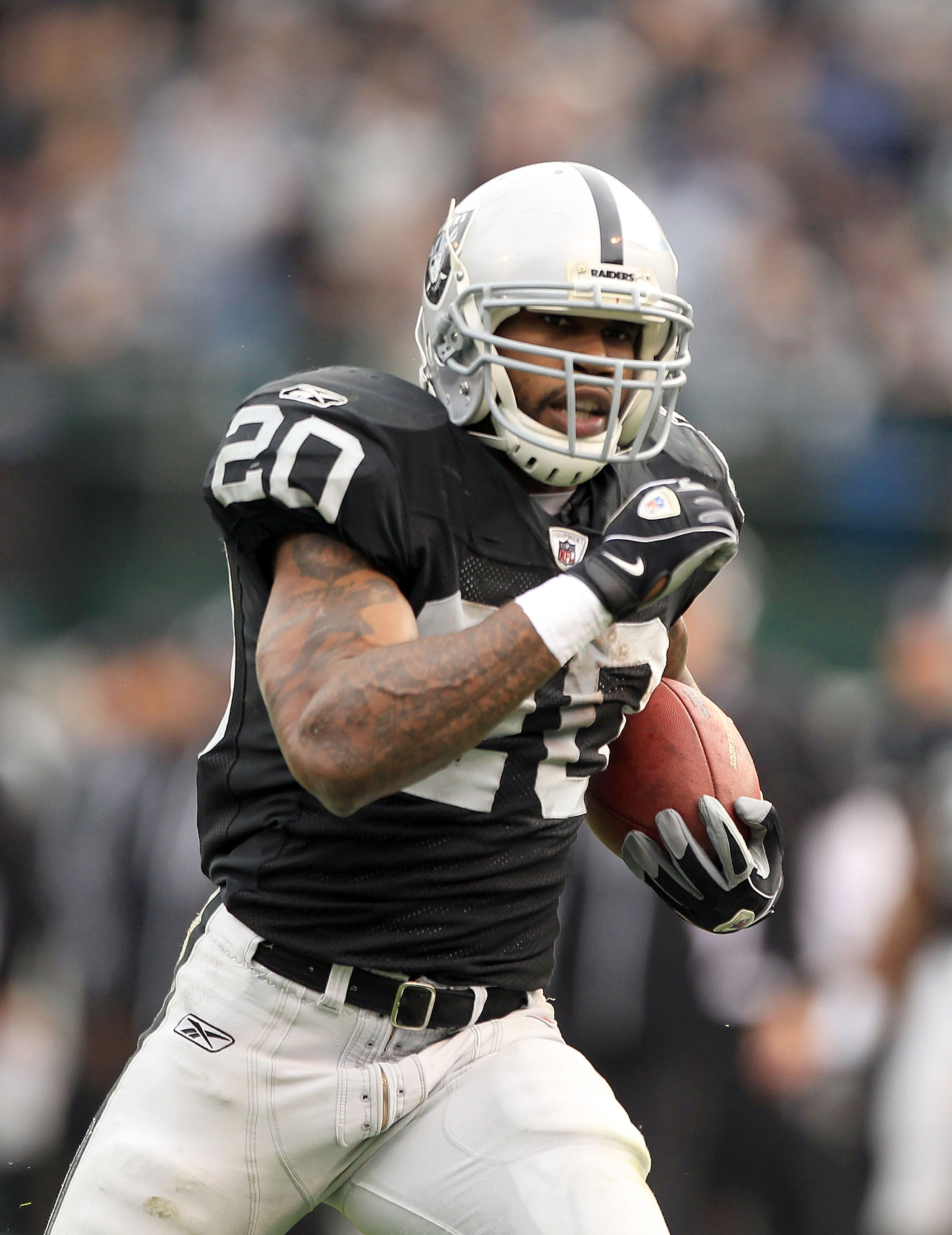 Oakland Raiders: The Top 10 Players Wearing Silver and Black Today