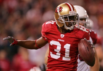 San Francisco 49ers cornerback Dre' Bly makes run after interception