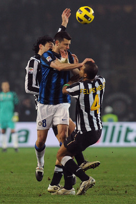 TURIN, ITALY - FEBRUARY 13:  Thiago Motta of FC Internazionale Milano clashes with Luca Toni (L) and Felipe Melo (R) of Juventus FC during the Serie A match between Juventus FC and FC Internazionale Milano at Olimpico Stadium on February 13, 2011 in Turin