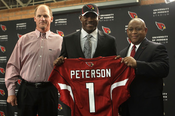 TEMPE, AZ - APRIL 29:  (L-R) Head coach Ken Whisenhunt, first round draft pick Patrick Peterson and general manager Rod Graves of the Arizona Cardinals pose together during a press conference to introduce Peterson at the team's training center auditorium 