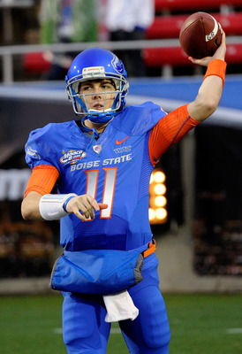 LAS VEGAS, NV - DECEMBER 22:  Quarterback Kellen Moore #11 of the Boise State Broncos warms up before playing against the Utah Utes in the MAACO Bowl Las Vegas at Sam Boyd Stadium December 22, 2010 in Las Vegas, Nevada. Boise State Won 26-3.  (Photo by Et