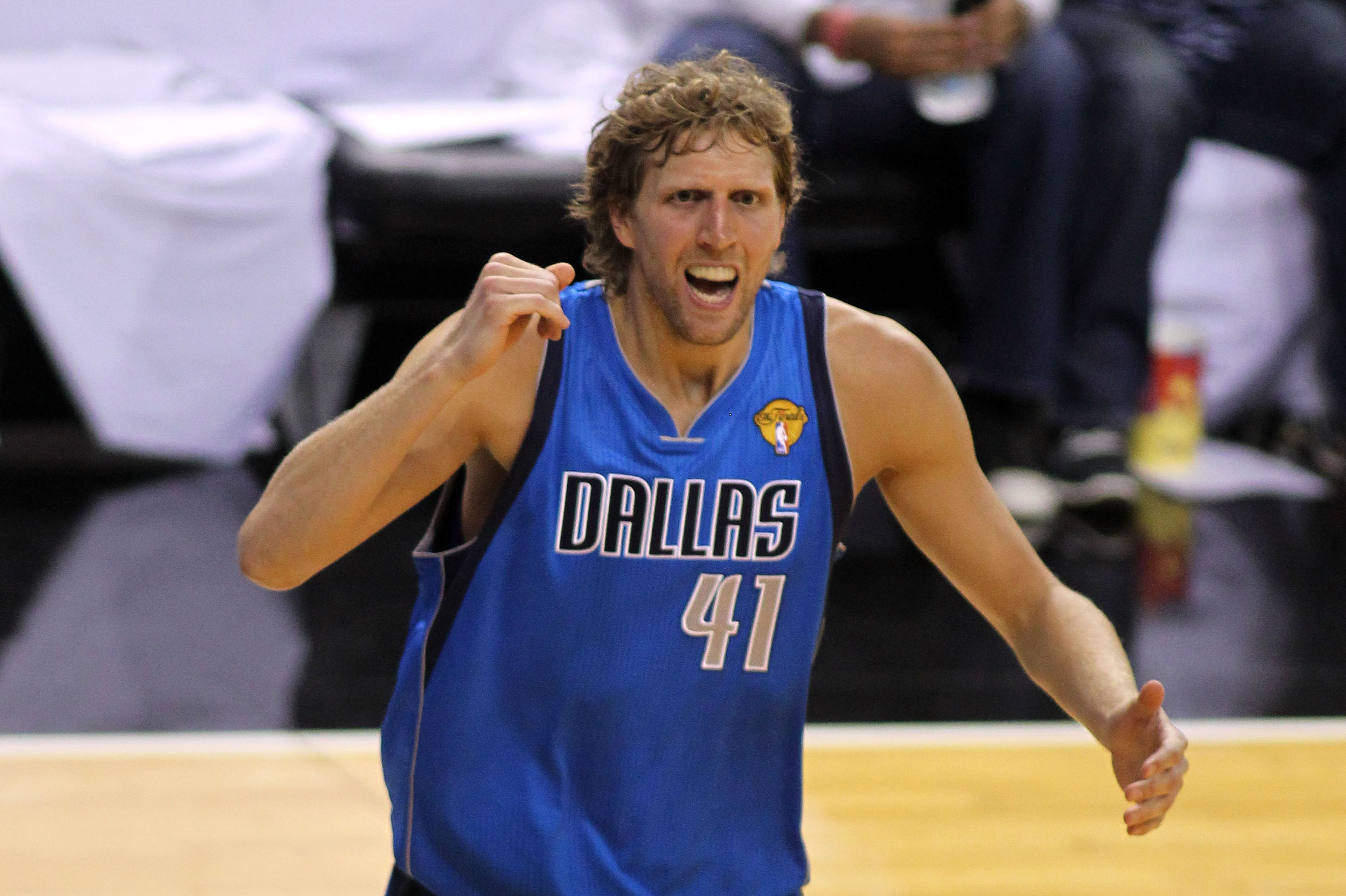 The Athletic NBA on X: Dirk Nowitzki used to get up shots with Peja  Stojaković during the Mavs' 2011 season. One day, they raised the stakes to  a competition of 100 3-pointers.