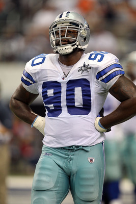 ARLINGTON, TX - SEPTEMBER 19:  Nose tackle Jay Ratliff #90 of the Dallas Cowboys at Cowboys Stadium on September 19, 2010 in Arlington, Texas.  (Photo by Ronald Martinez/Getty Images)