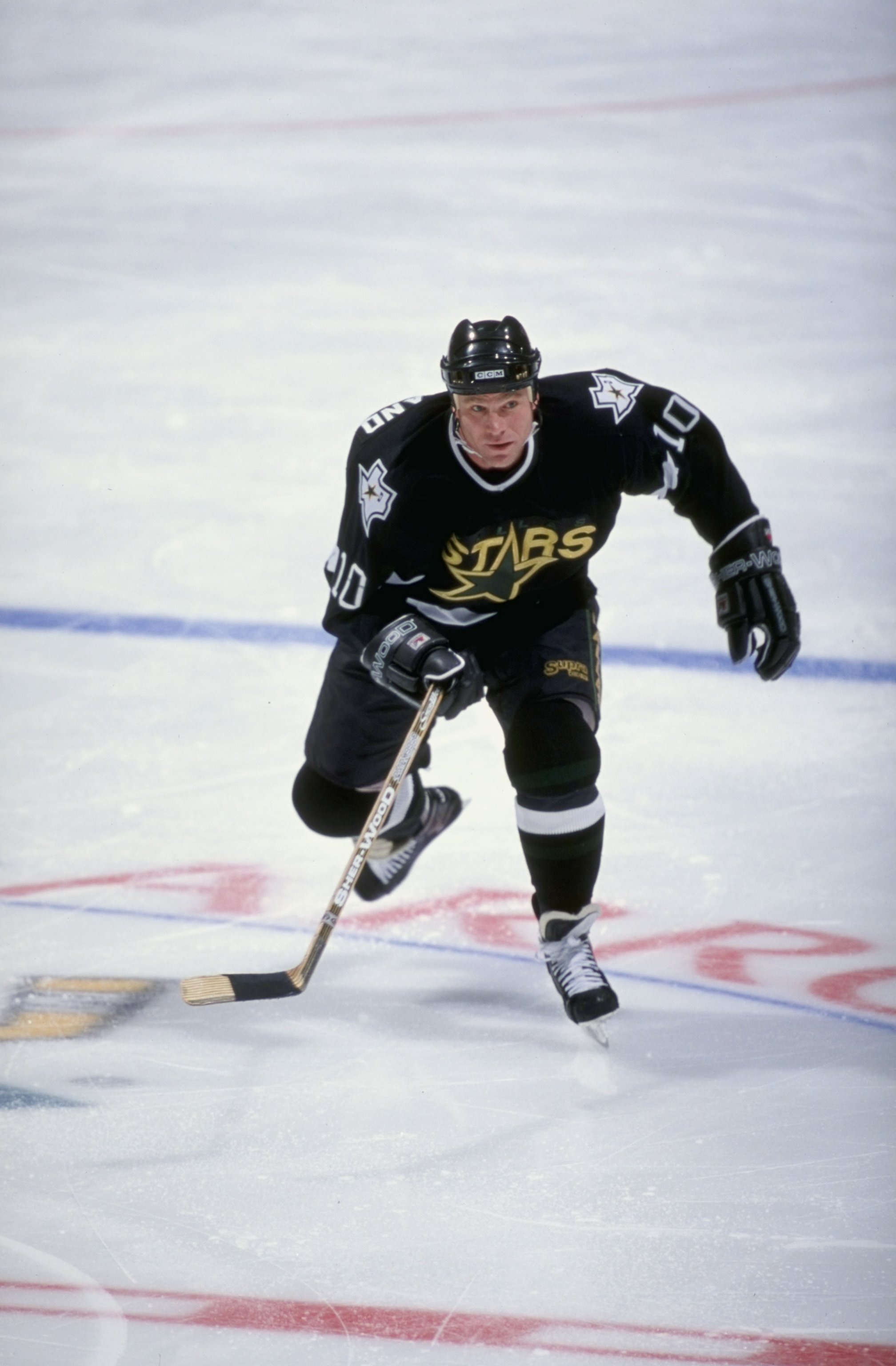 15 Jan 1999: Brian Skrudland #10 of the Dallas Stars skates during the game against the Anaheim Mighty Ducks at the Arrowhead Pond in Anaheim, California. The Stars defeated the Ducks 3-1. Mandatory Credit: Vincent Laforet  /Allsport