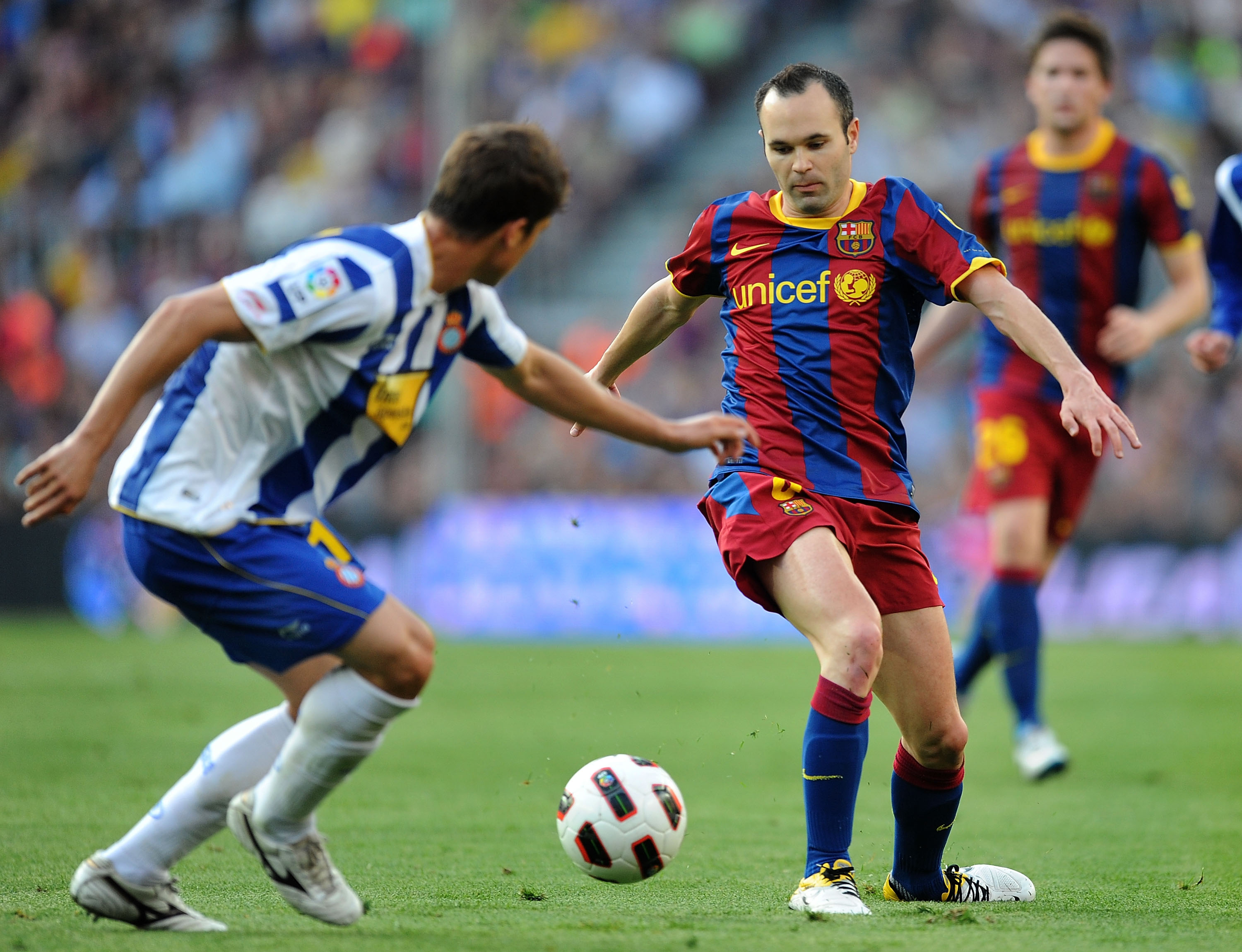 BARCELONA, SPAIN - MAY 08: Andres Iniesta (R) of Barcelona takes on an Espanyol player during the La Liga match between Barcelona and Espanyol at Nou Camp on May 8, 2011 in Barcelona, Spain.  (Photo by Denis Doyle/Getty Images)