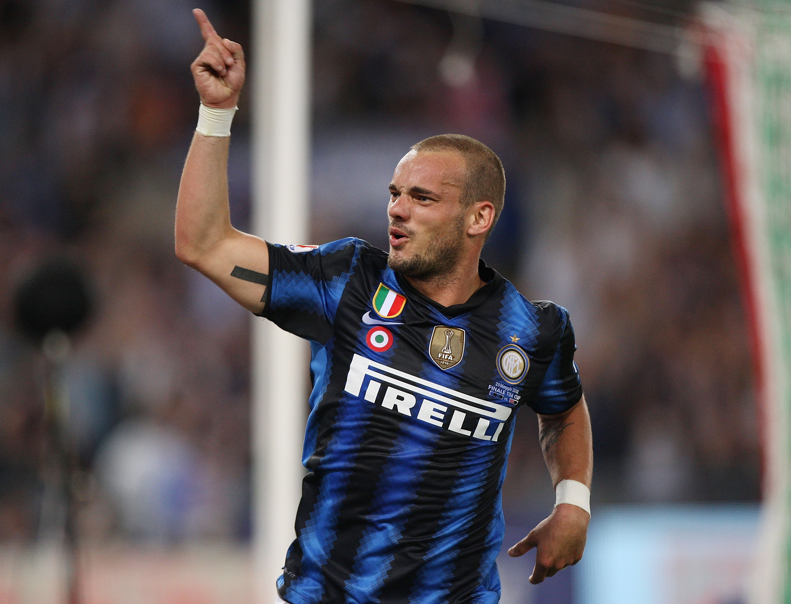 ROME, ITALY - MAY 29:  Wesley Sneijder of FC Internazionale Milano celebrates after the goal scored by Samuel Eto'o during the Tim Cup final between FC Internazionale Milano and US Citta di Palermo at Olimpico Stadium on May 29, 2011 in Rome, Italy.  (Pho