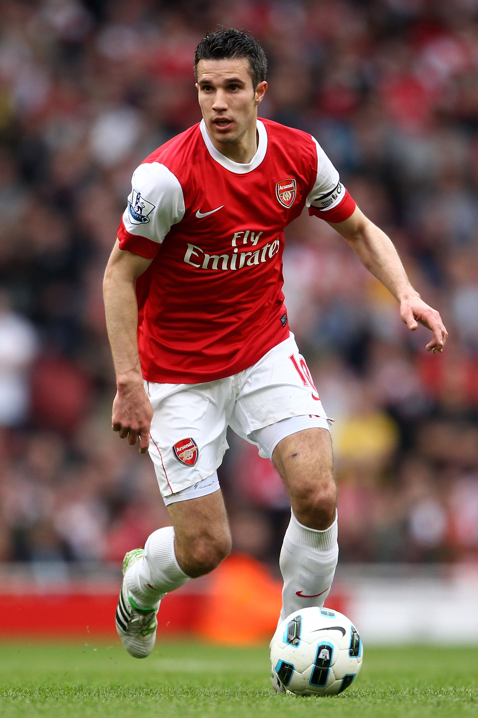 LONDON, ENGLAND - APRIL 02:  Robin van Persie of Arsenal runs with the ball during the Barclays Premier League match between Arsenal and Blackburn Rovers at the Emirates Stadium on April 2, 2011 in London, England.  (Photo by Julian Finney/Getty Images)