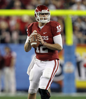 GLENDALE, AZ - JANUARY 01:  Landry Jones #12 of the Oklahoma Sooners looks to throw the ball against the Connecticut Huskies during the Tostitos Fiesta Bowl at the Universtity of Phoenix Stadium on January 1, 2011 in Glendale, Arizona.  (Photo by Ronald M