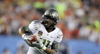 GLENDALE, AZ - JANUARY 10:  LaMichael James #21 of the Oregon Ducks runs down field against the Auburn Tigers during the Tostitos BCS National Championship Game at University of Phoenix Stadium on January 10, 2011 in Glendale, Arizona.  (Photo by Christia