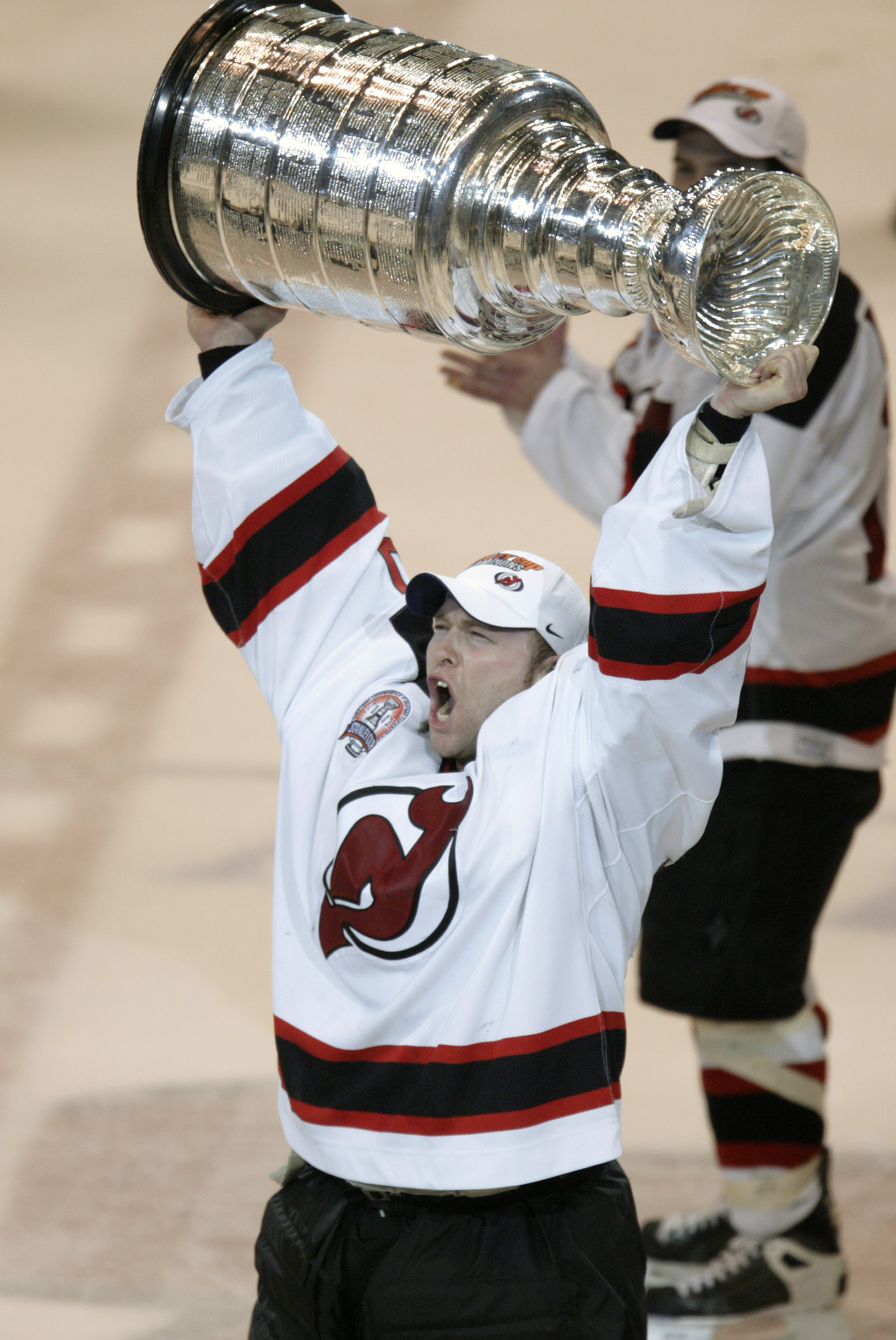 Scott Stevens of the New Jersey Devils hoists the Stanley Cup trophy  News Photo - Getty Images