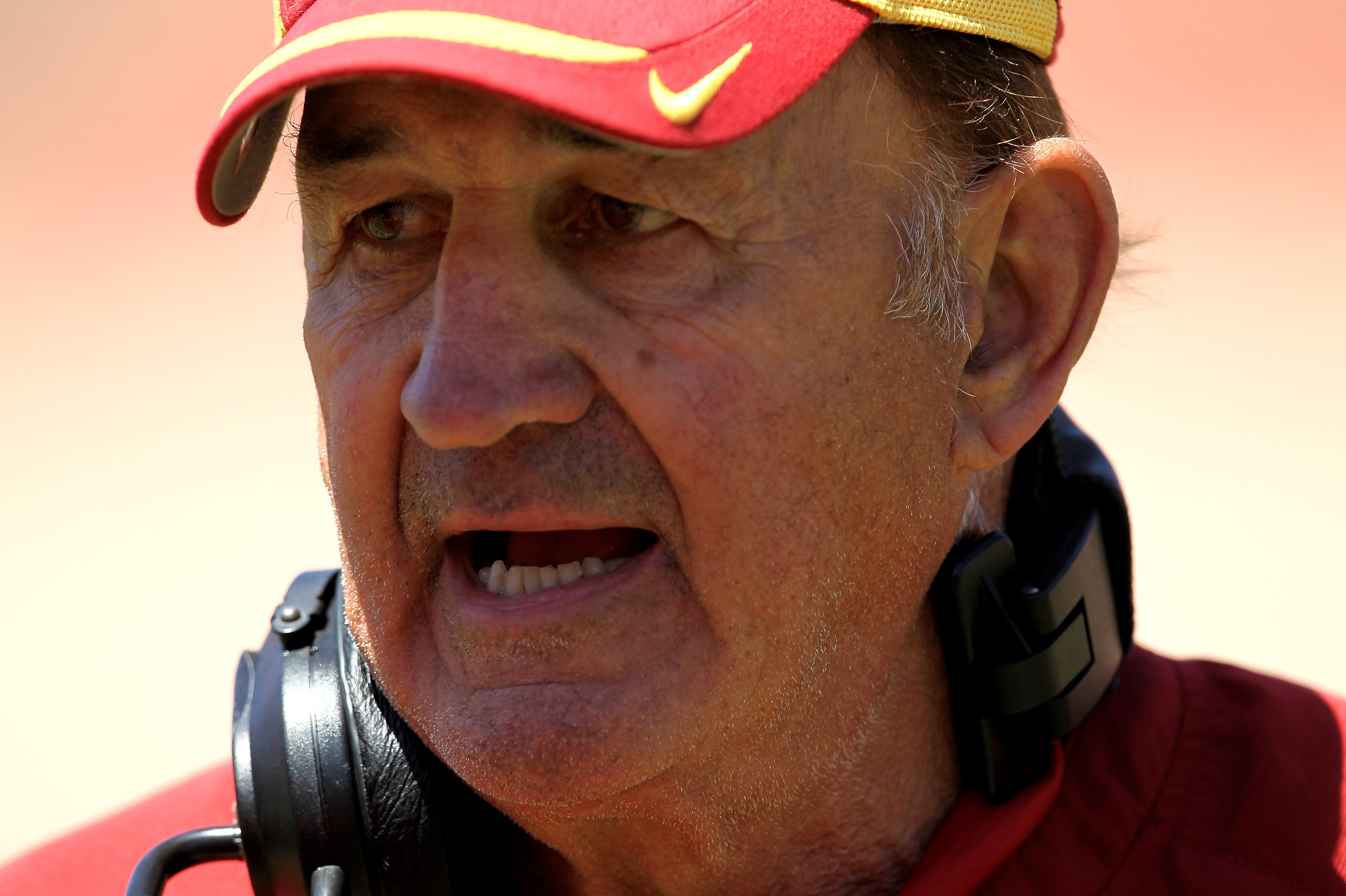 LOS ANGELES, CA - MAY 01:  Assistant head coach Monte Kiffin on the sidelines during the USC Trojans spring game on  May 1, 2010 at the Los Angeles Memorial Coliseum in Los Angeles, California.  (Photo by Stephen Dunn/Getty Images)