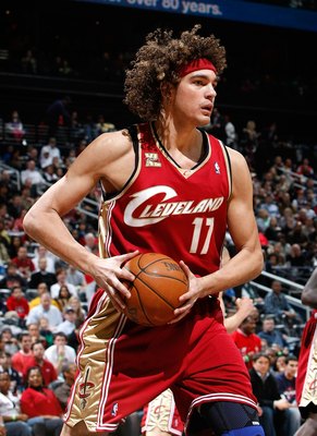 ATLANTA - DECEMBER 29:  Anderson Varejao #17 of the Cleveland Cavaliers against the Atlanta Hawks at Philips Arena on December 29, 2009 in Atlanta, Georgia.  NOTE TO USER: User expressly acknowledges and agrees that, by downloading and/or using this Photo