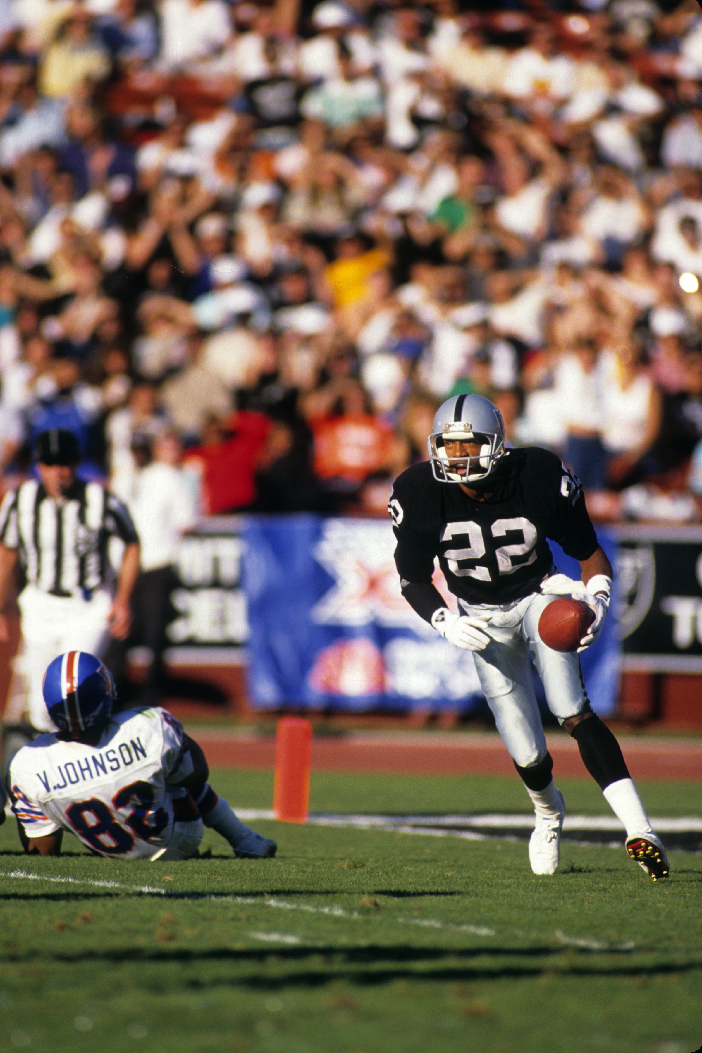 Lyle Alzado of the Denver Broncos looks on from the bench during an News  Photo - Getty Images