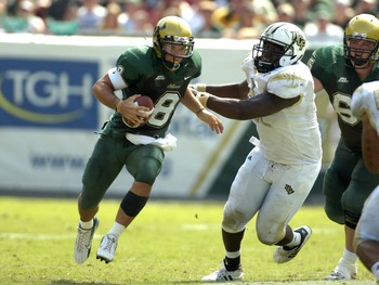 TAMPA, FL - OCTOBER 13:  Quarterback Matt Grothe #8 of the University of South Florida Bulls rushes upfield against the University of Central Florida Knights on October 13, 2007 at Raymond James Stadium in Tampa, Florida. (Photo by Al Messerschmidt/Getty 