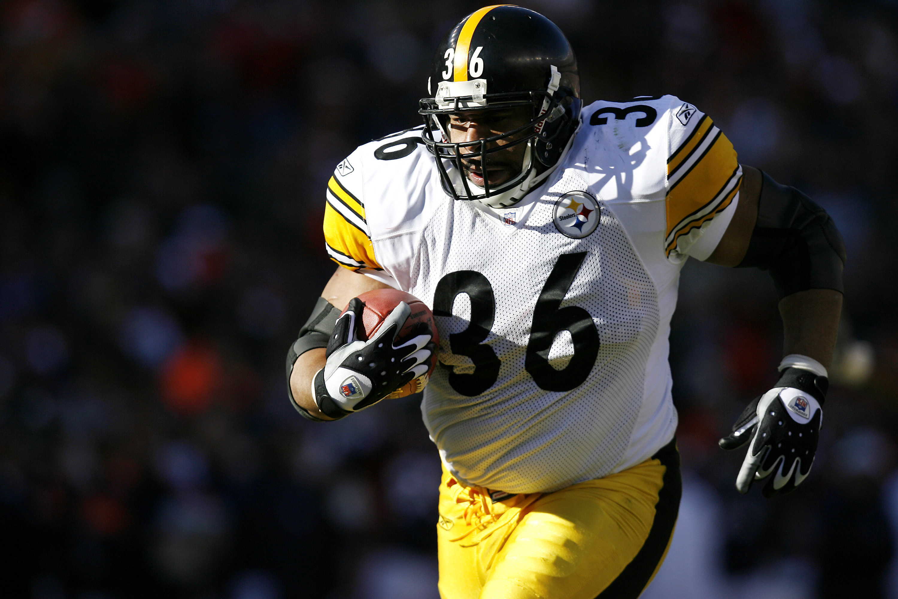 Jerome Bettis posts an odd stat line against the Raiders in 2004