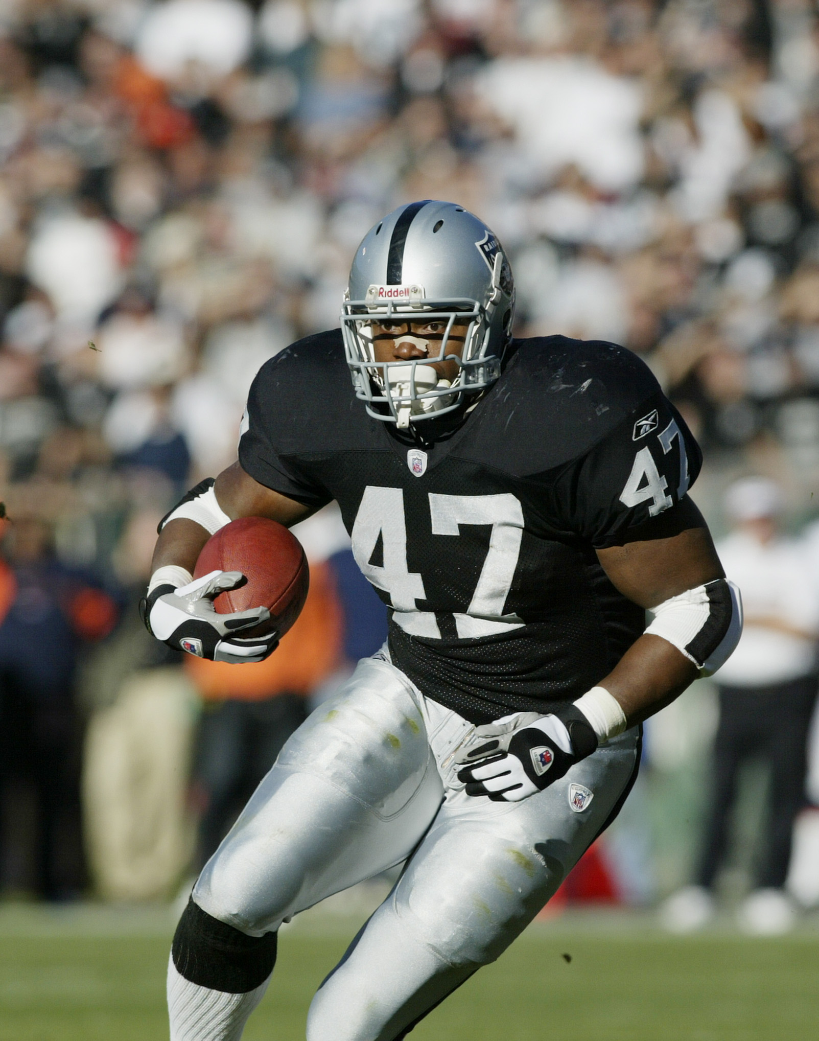 Tyrone Wheatley of the Oakland Raiders carries the ball during the News  Photo - Getty Images