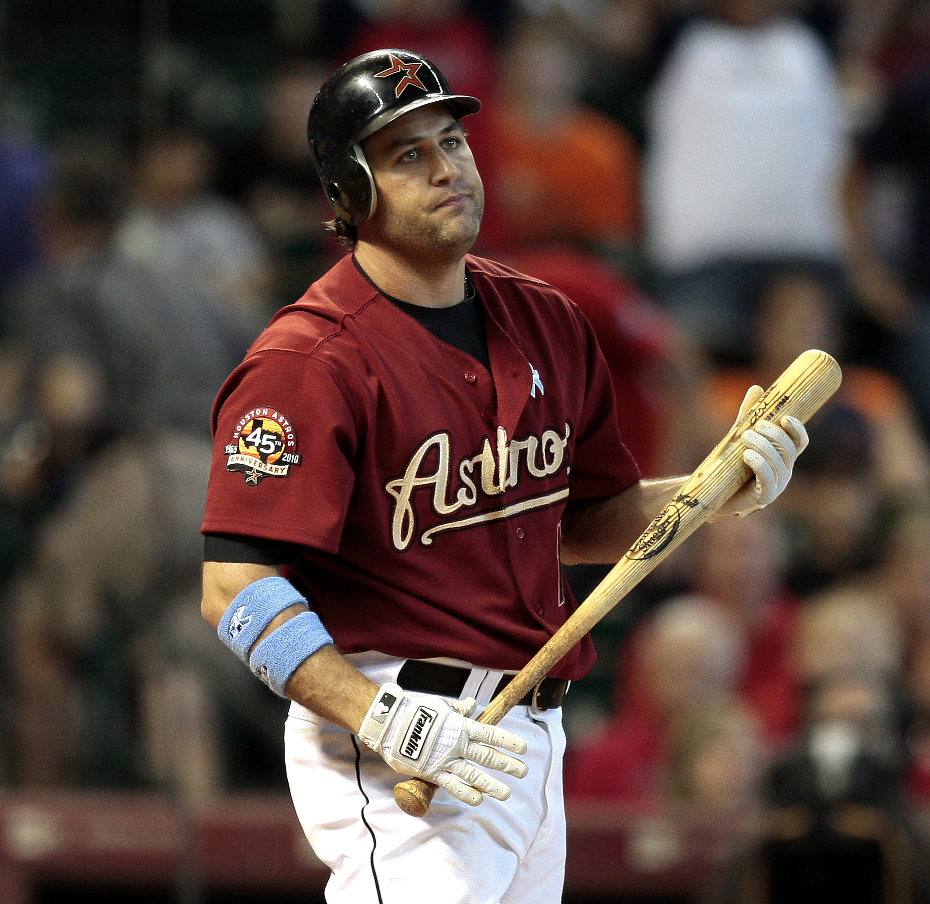 Houston Astros First baseman Lance Berkman (17) loses the grip on