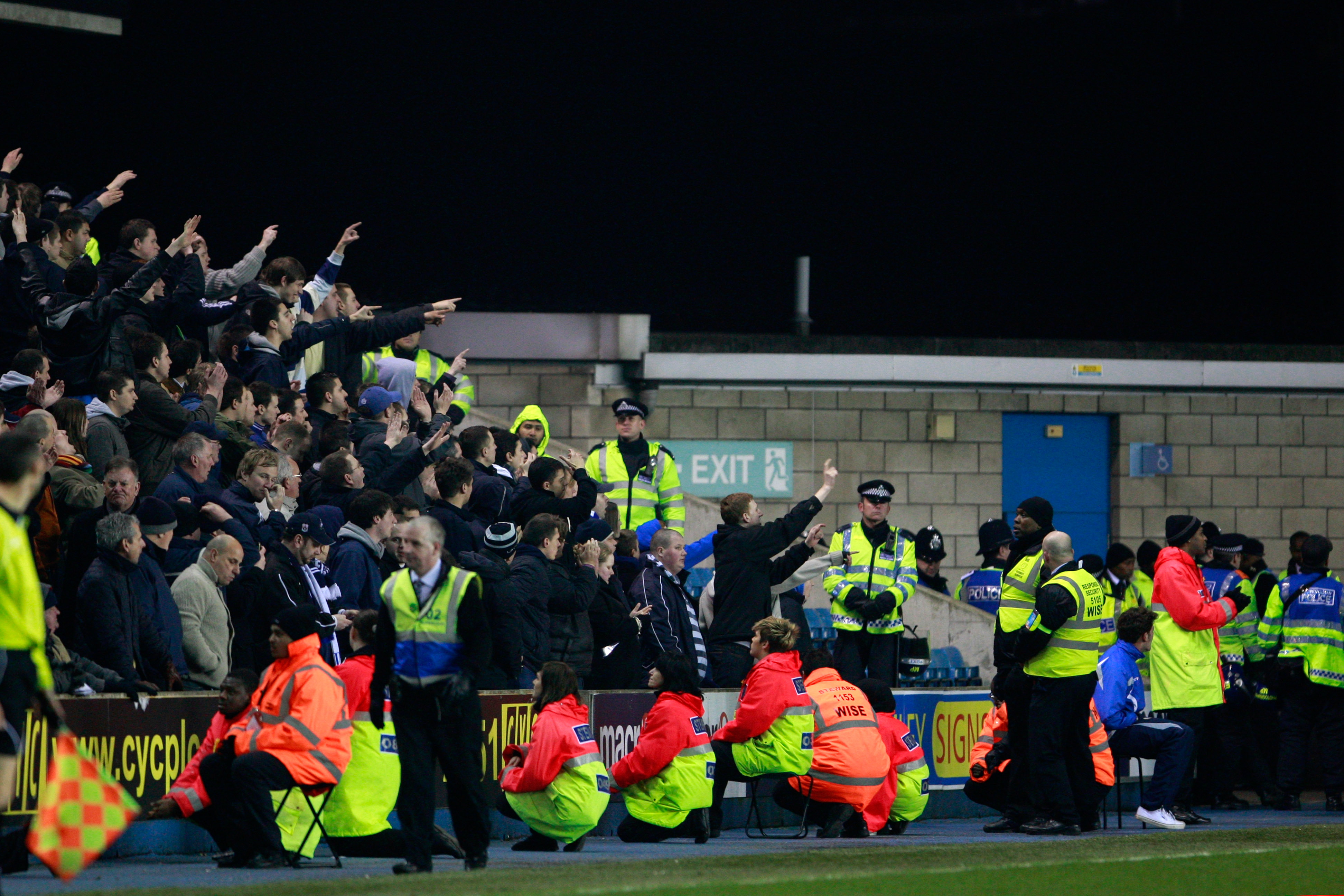 Video: Leeds United supporters have fun at the expense of Millwall  hooligans
