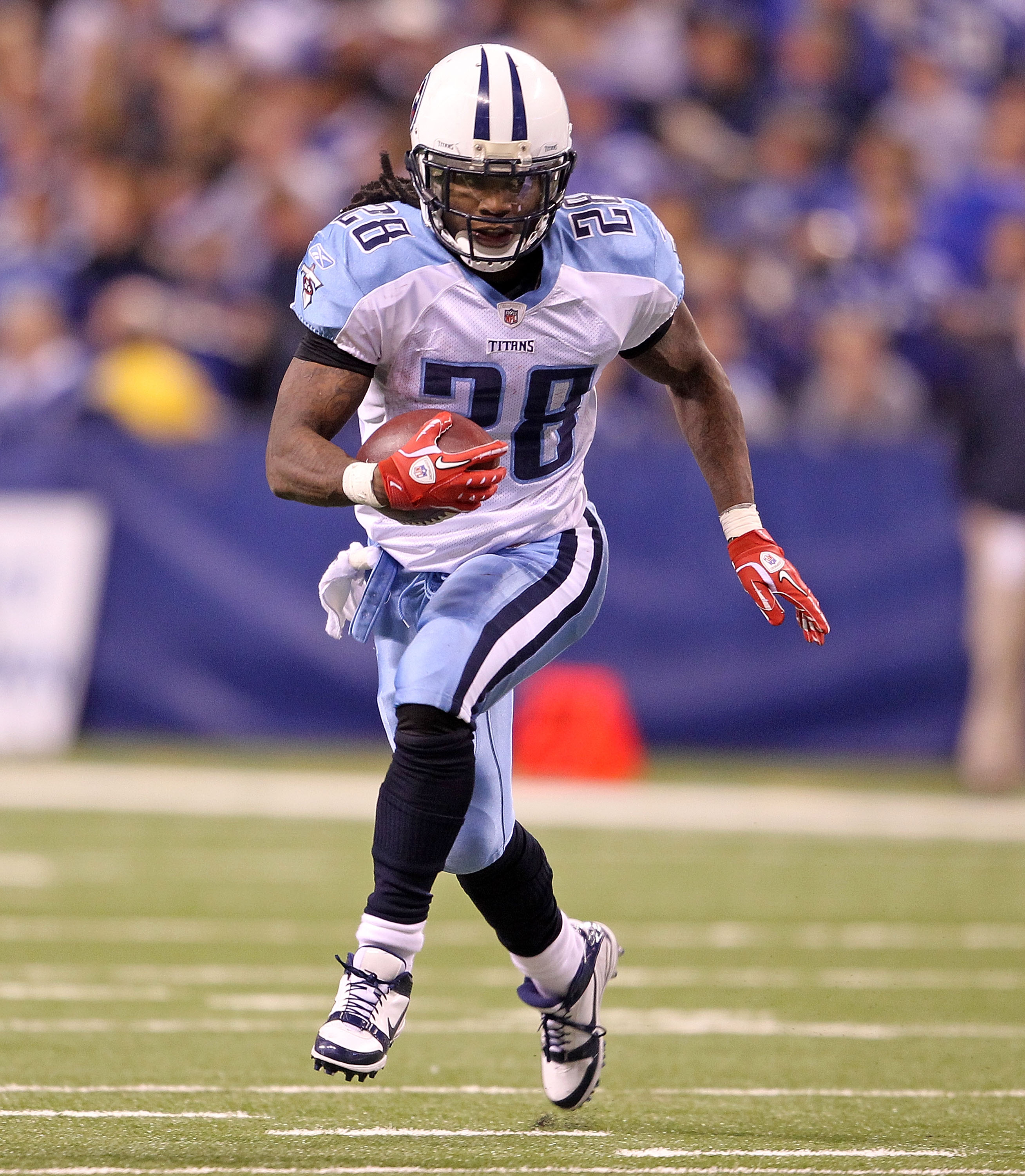 INDIANAPOLIS - JANUARY 02:  Chris Johnson #28 of the Tennessee Titans runs for a touchdown during NFL game against the Indianapolis Colts at Lucas Oil Stadium on January 2, 2011 in Indianapolis, Indiana.  (Photo by Andy Lyons/Getty Images)