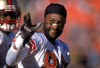 23 Dec 2000:  Jerry Rice #80 of the San Francisco 49ers waves to his fans during the game against the Denver Broncos at the Mile High Stadium in Denver, Colorado. The Broncos defeated the 49ers 38-9.Mandatory Credit: Harry How  /Allsport
