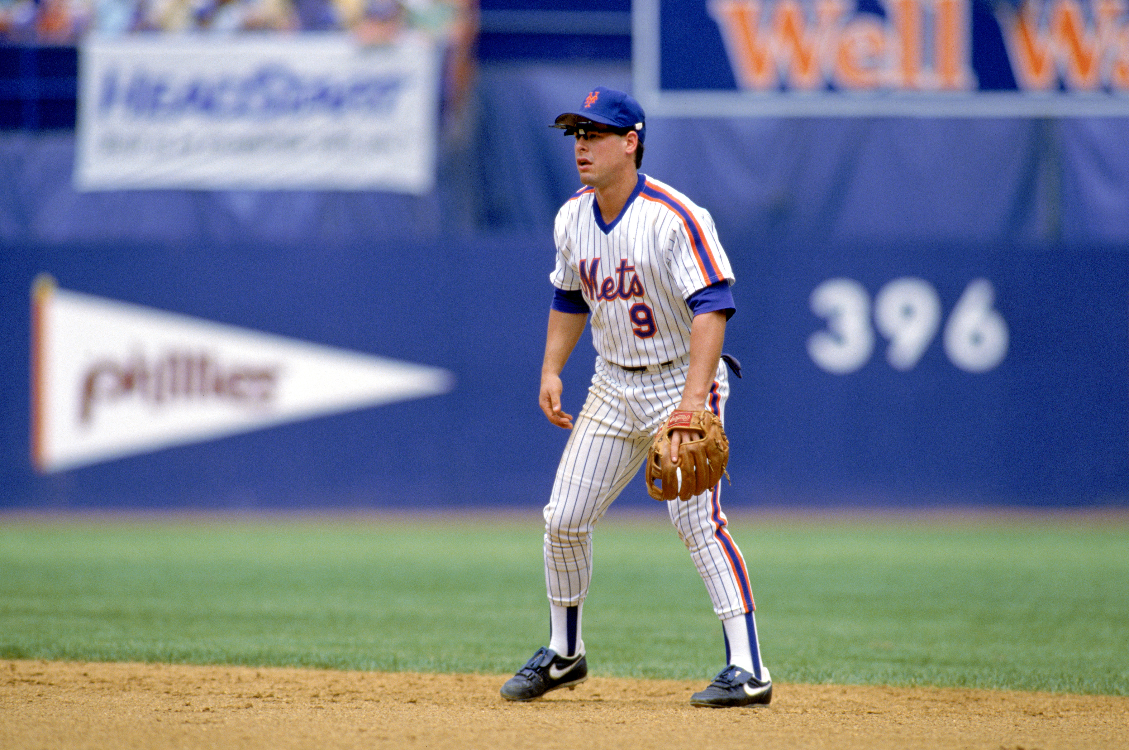 1989:  Gregg Jefferies of the New York Mets gets ready to field the ball during a game in the 1989 season. ( Photo by: Rick Stewart/Getty Images)